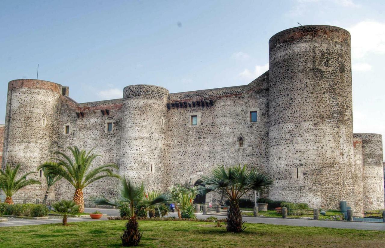Apartment For 2 In Catania, B&B Le Voci Del Mercato Exterior foto